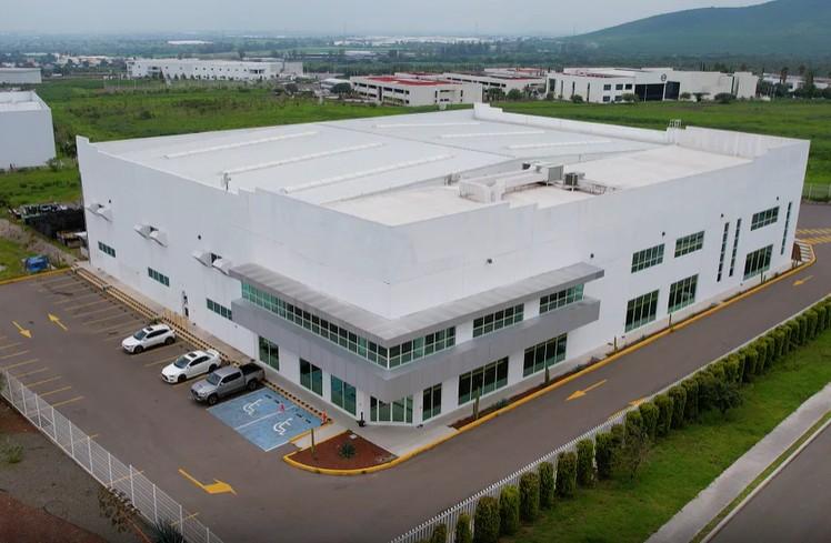 Industrial Building for Sale, 3'500m2, in Queretaro
